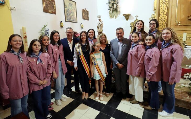 Las ‘fadrines’ de 2024 inician las fiestas de la Mare de Déu del Roser con una misa en la Ermita 